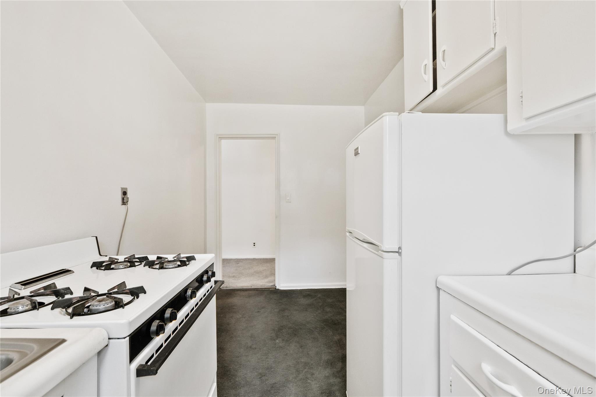 8 Lawrence Drive C Property Photo 16