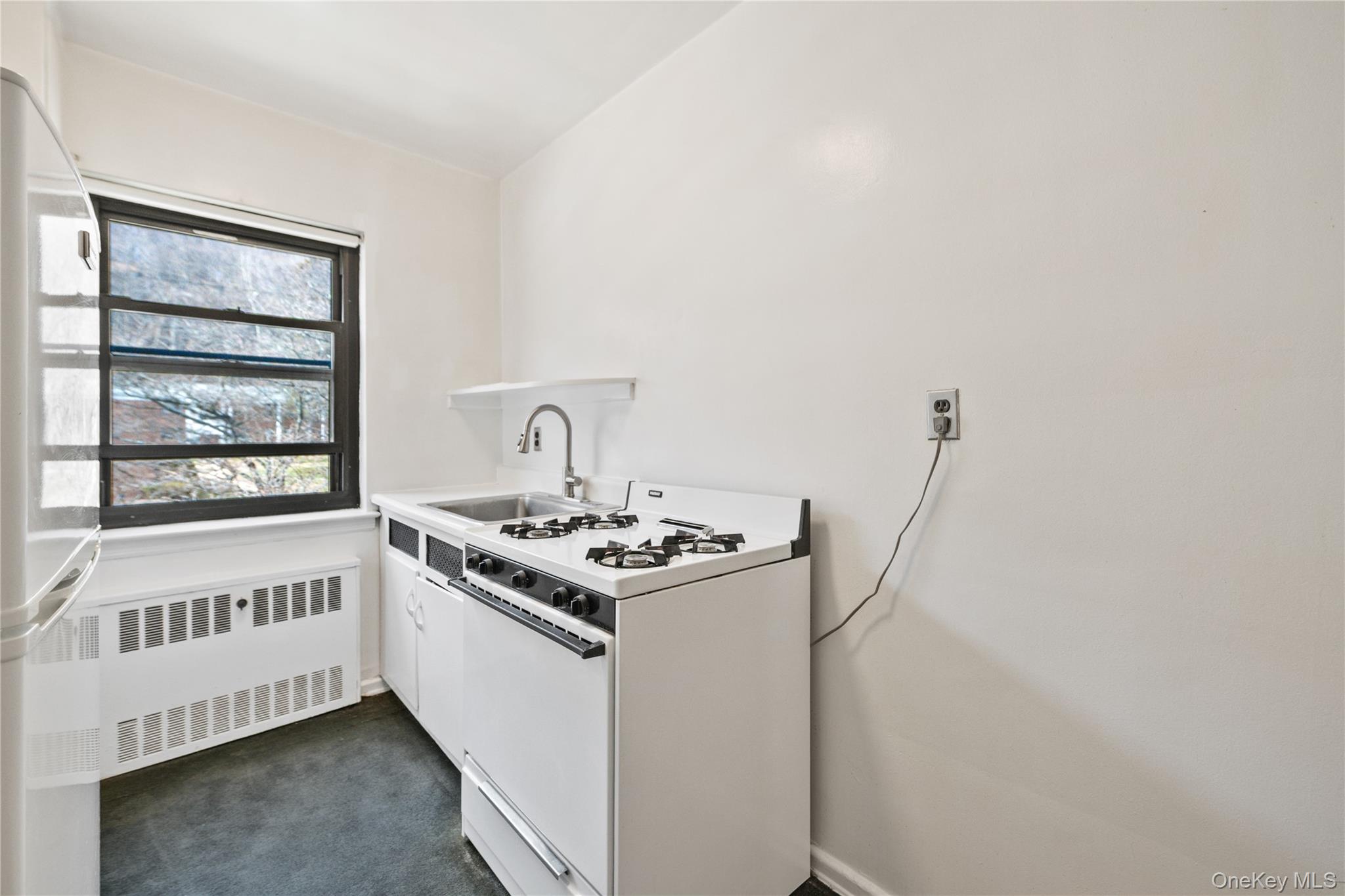 8 Lawrence Drive C Property Photo 17