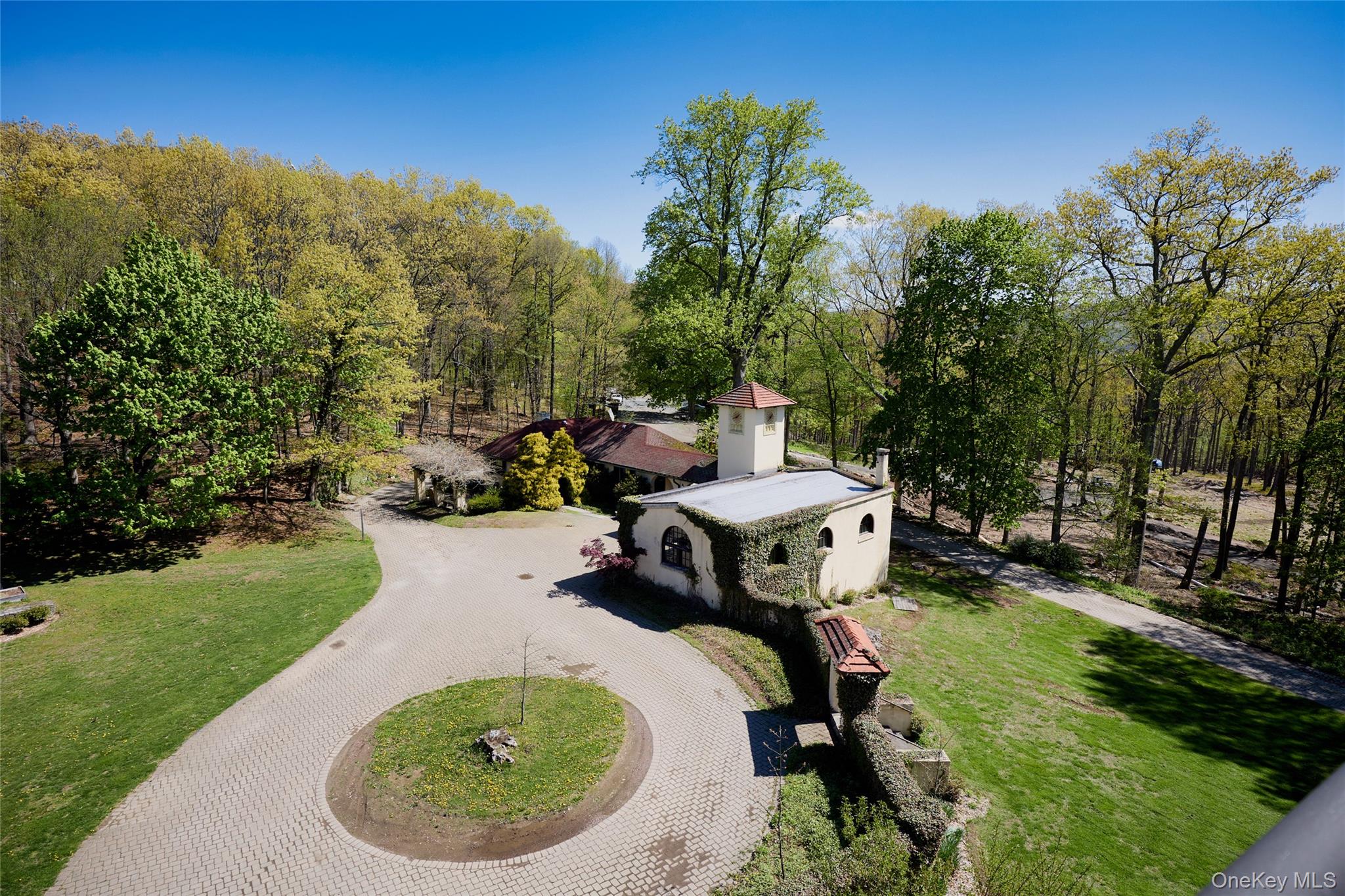 14 Castleton Drive Property Photo 3