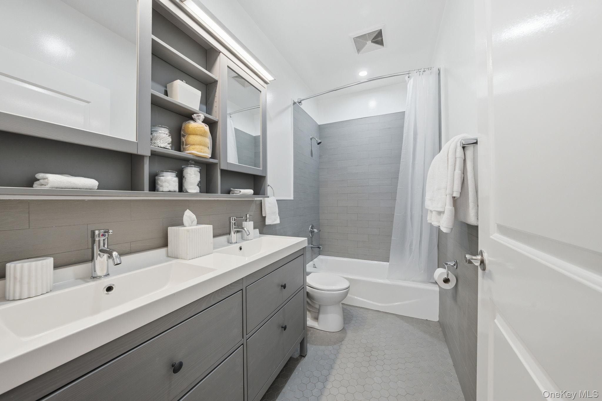 236 W 112th Street 2 Property Photo 9