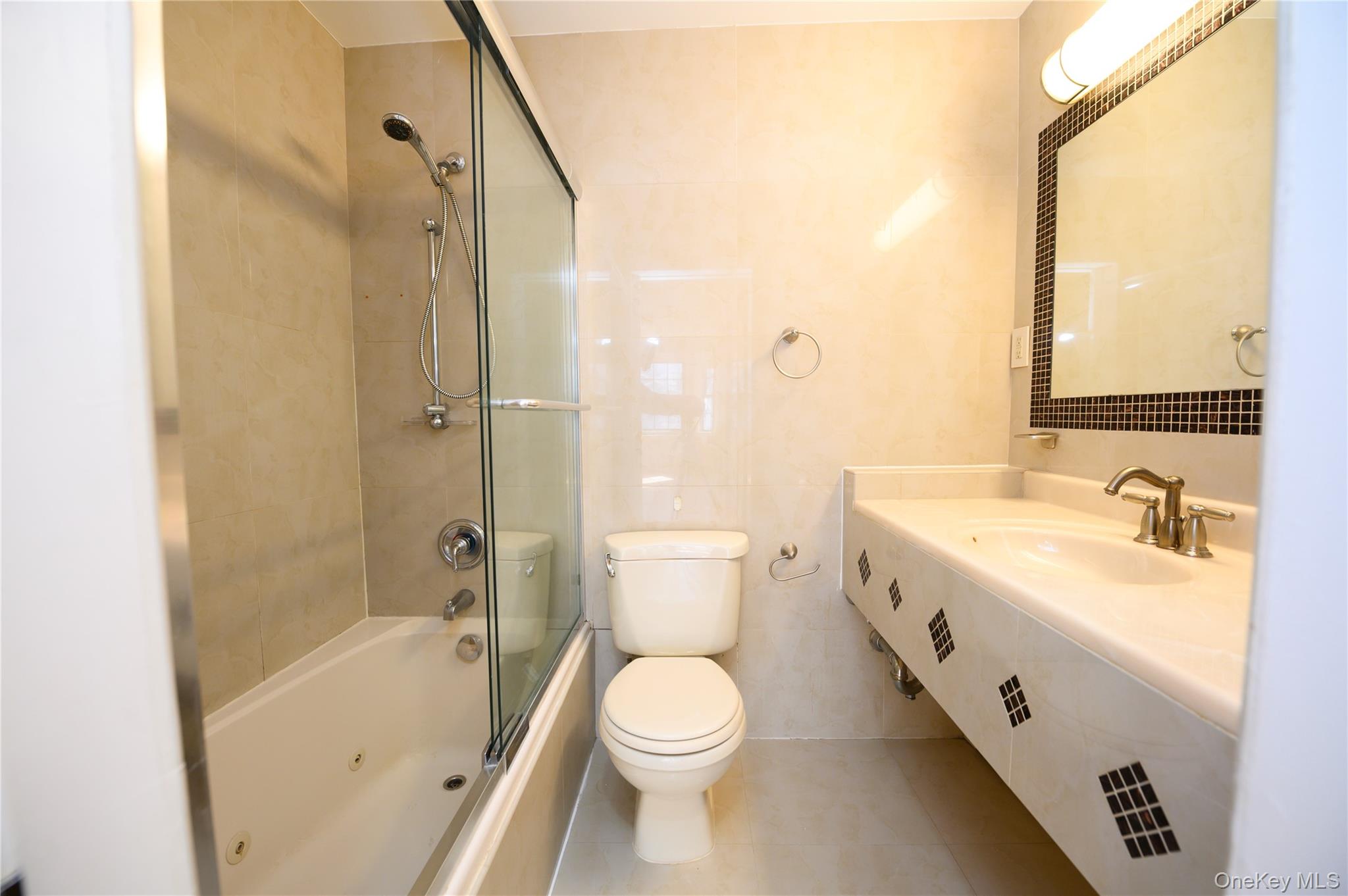 7124 164th Street 2fl Property Photo 7