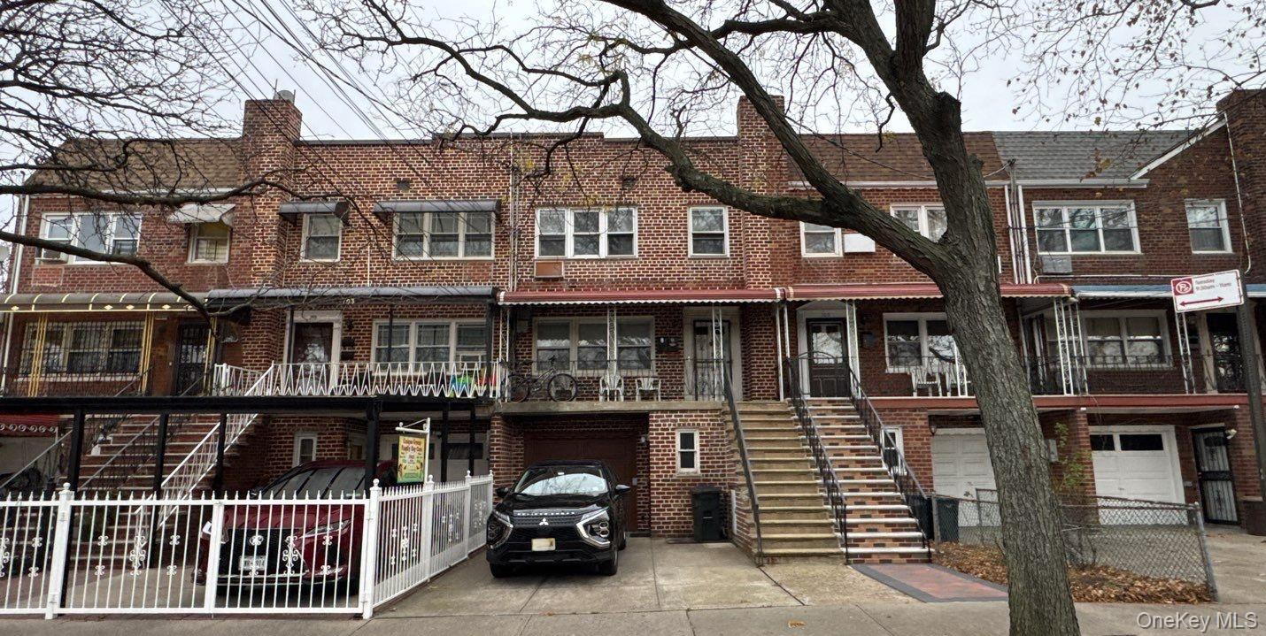 707 E 81st Street Property Photo 2