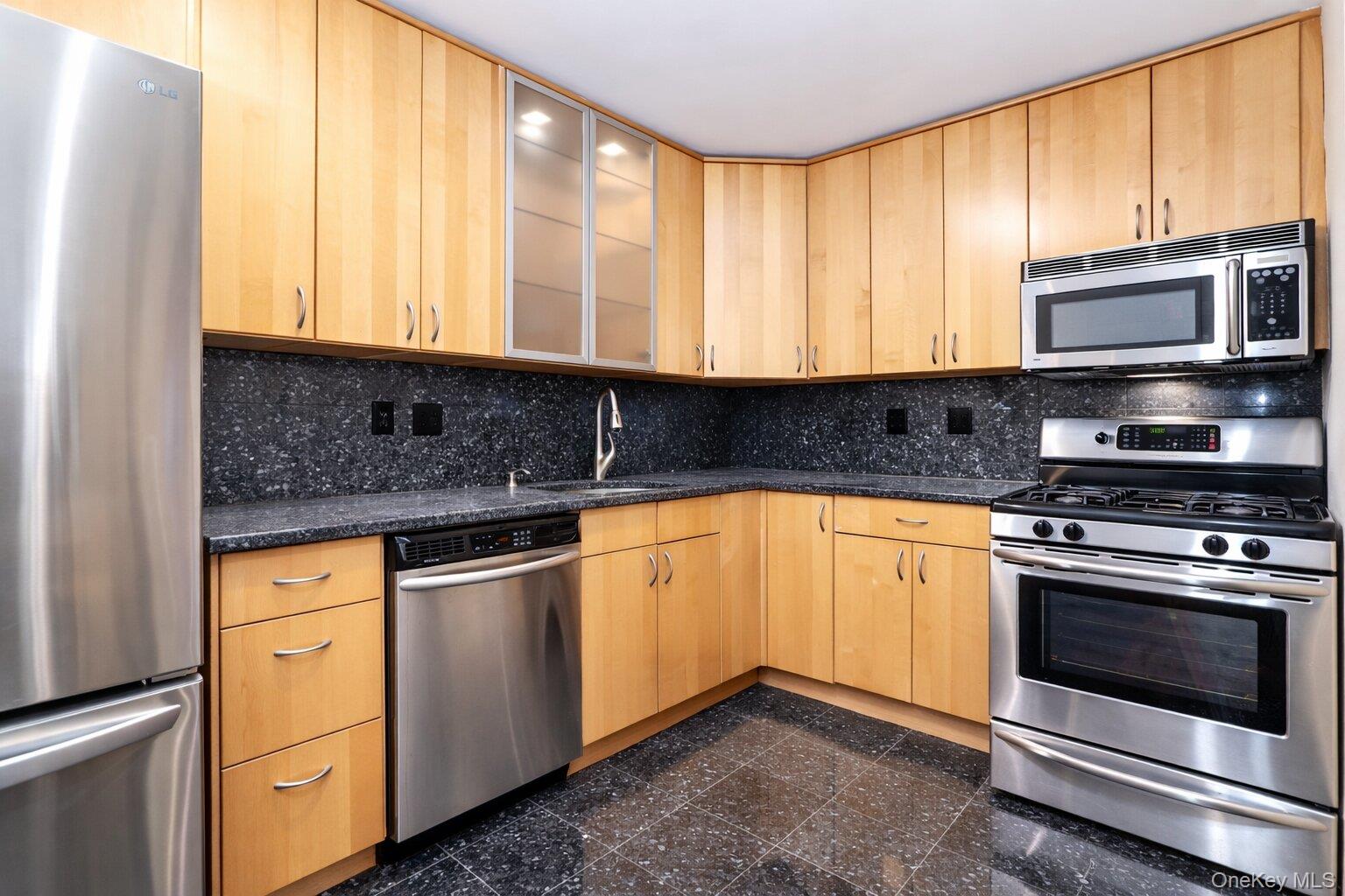 151-18 79th Street 2k2 Property Photo 6