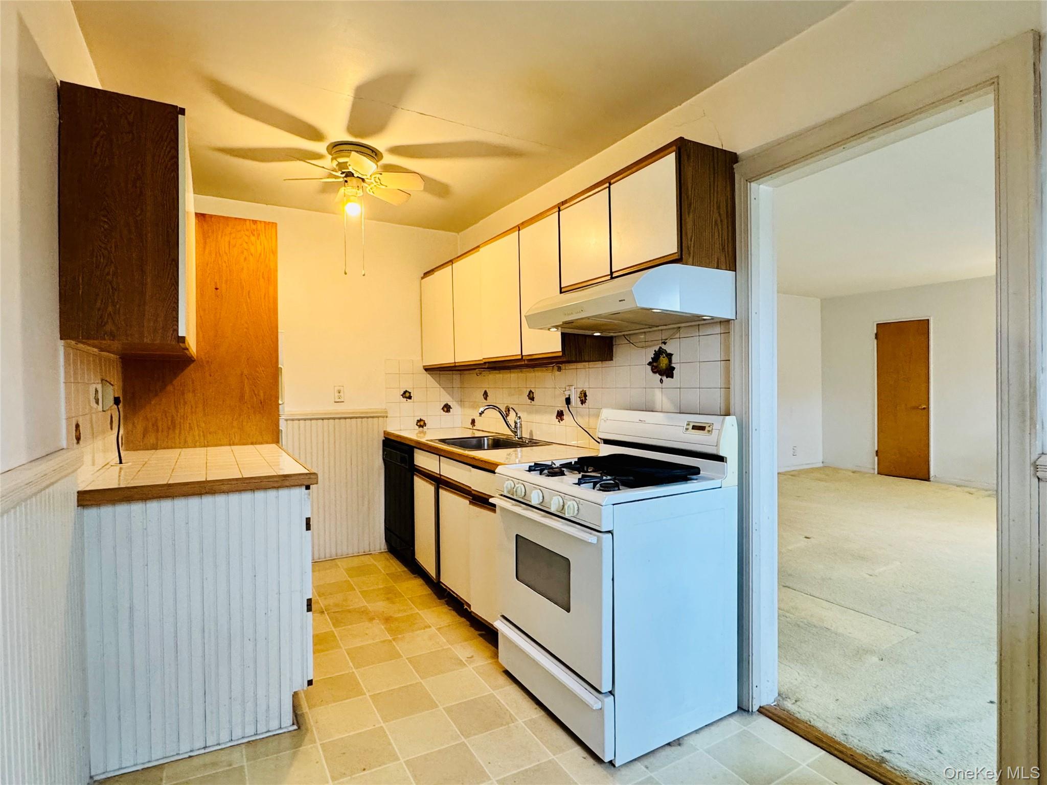 57-41 246th Crescent Lower Property Photo 8
