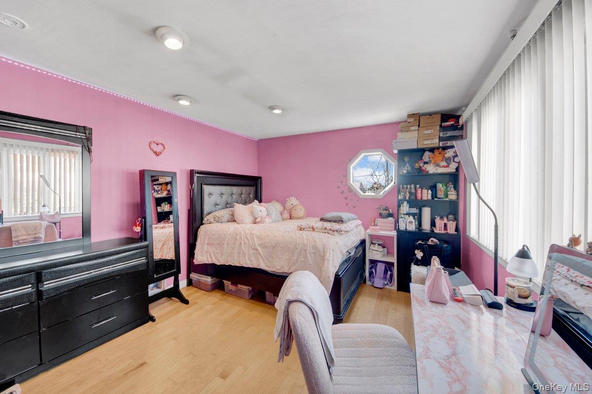 3252 Waterbury Avenue Property Photo 16