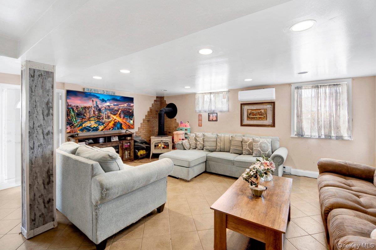 3252 Waterbury Avenue Property Photo 20