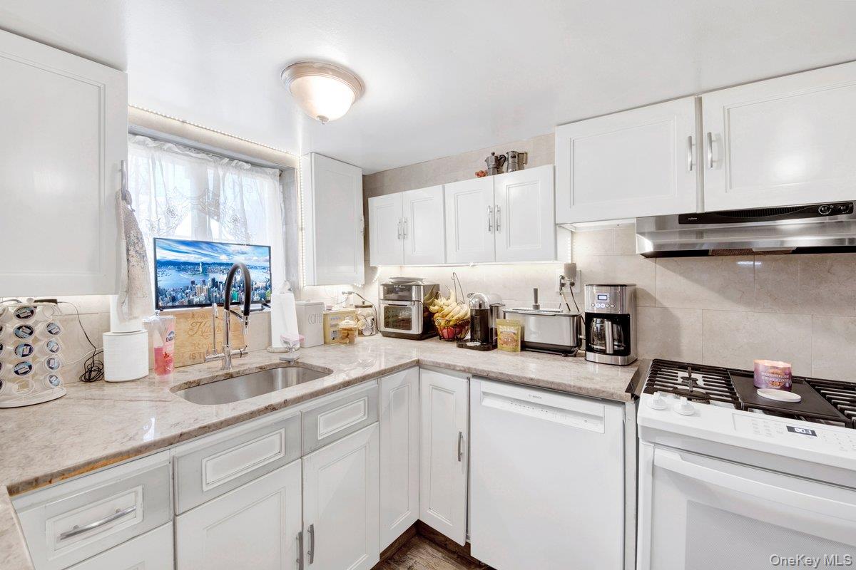 3252 Waterbury Avenue Property Photo 23