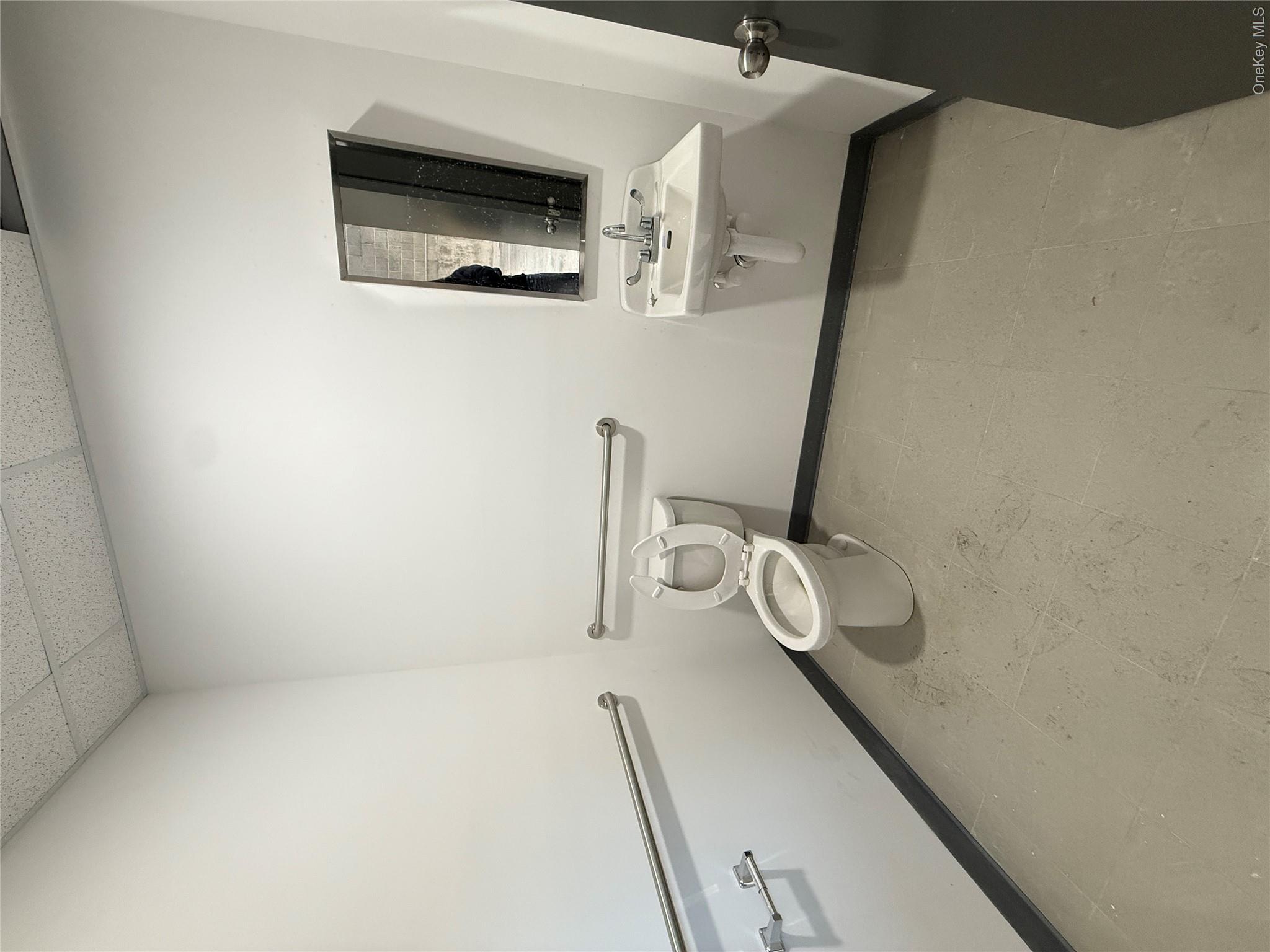 2108 College Point Boulevard Property Photo 6