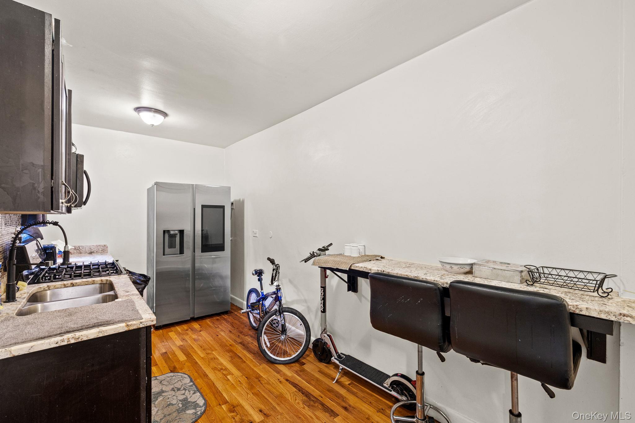 2105 Wallace Avenue 5a Property Photo 6