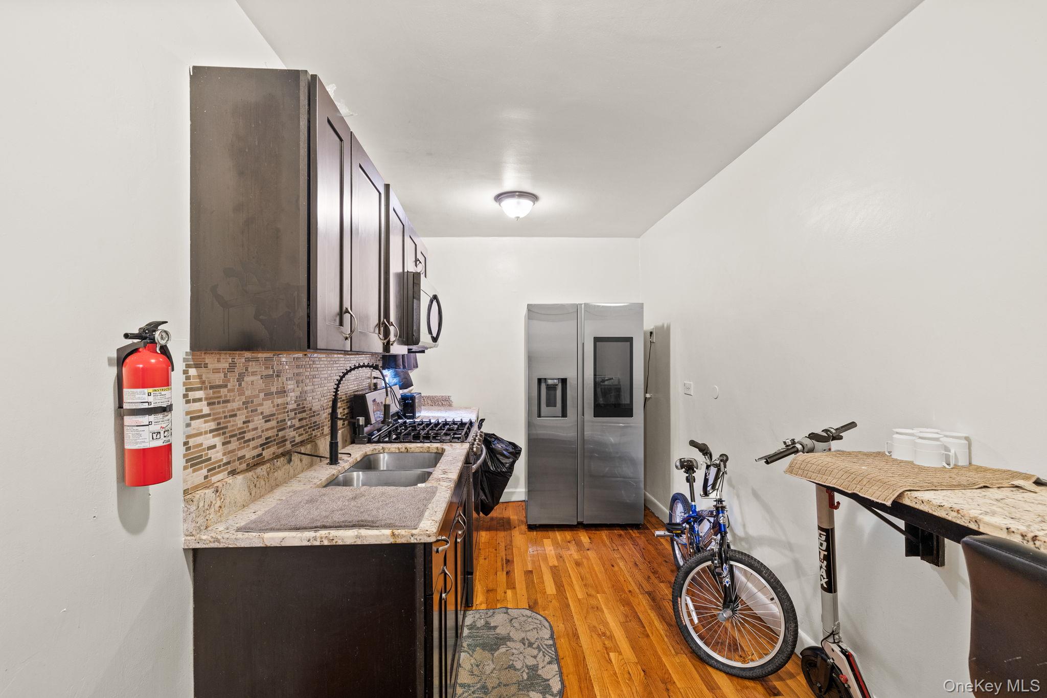 2105 Wallace Avenue 5a Property Photo 13