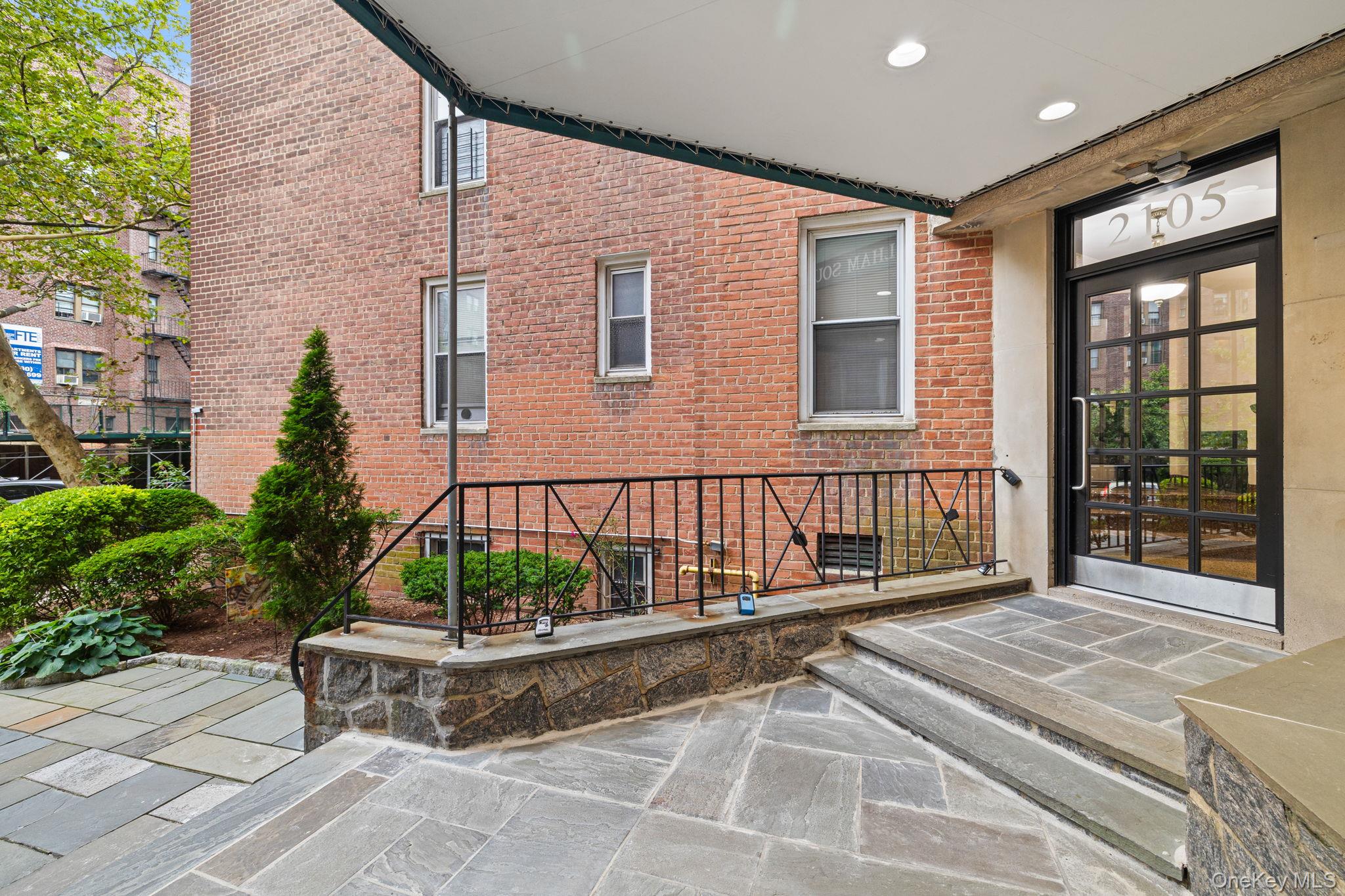 2105 Wallace Avenue 5a Property Photo 16