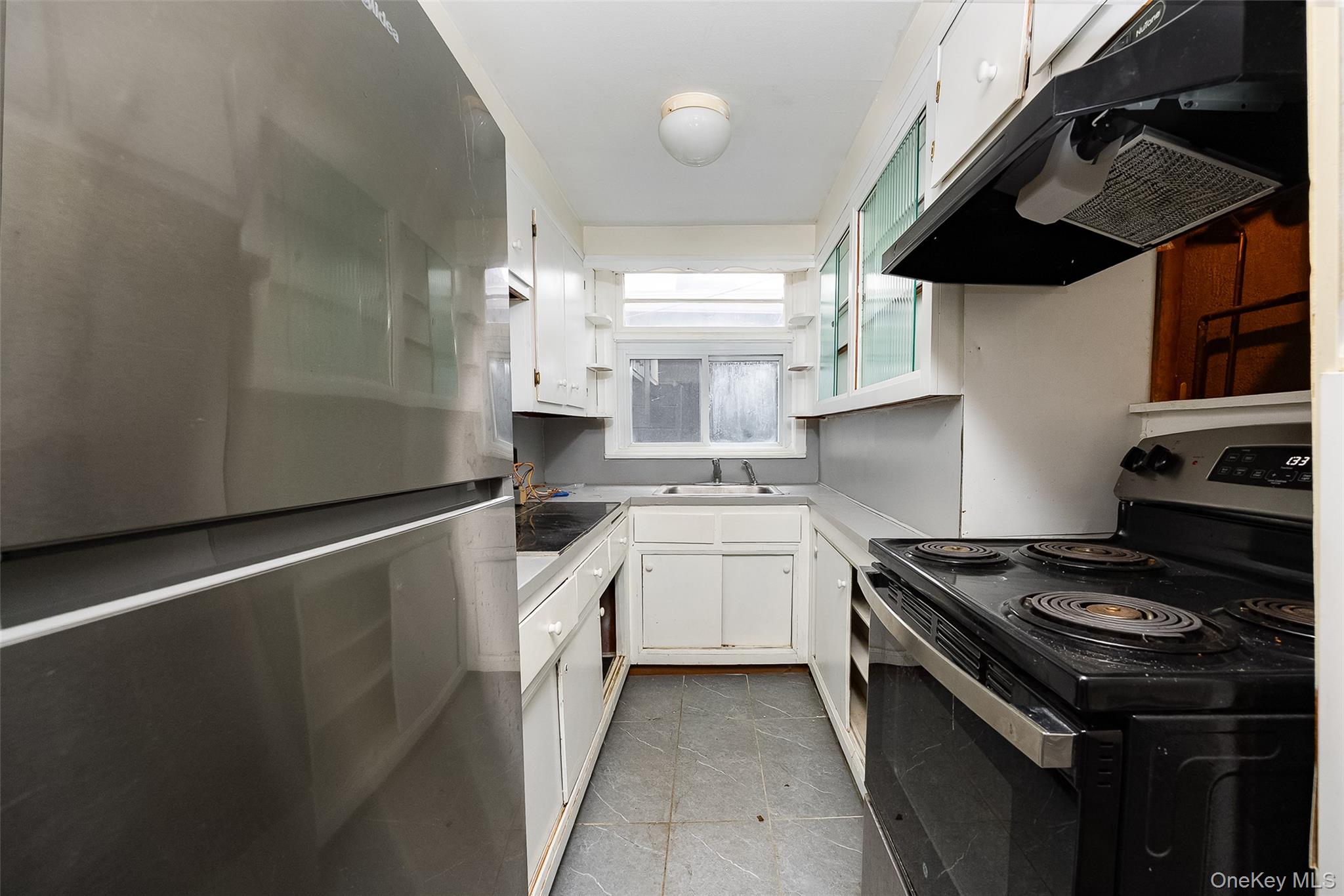 87 Vineyard Avenue Property Photo 2