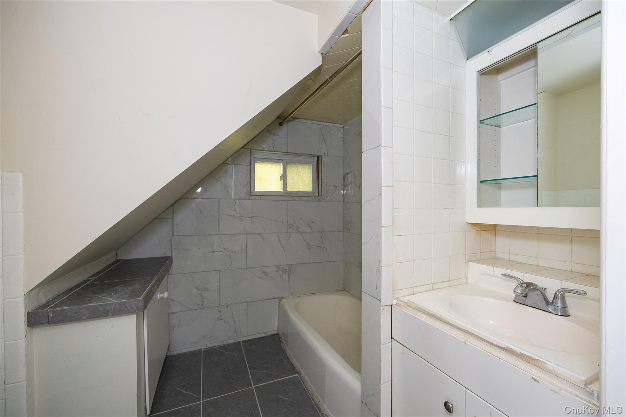 87 Vineyard Avenue Property Photo 5