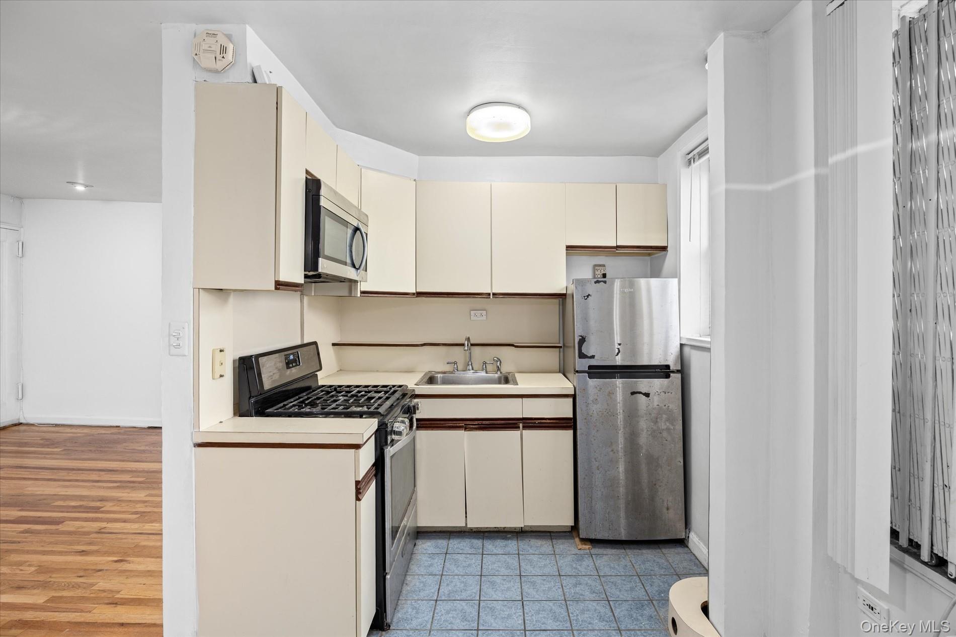 67-30 Clyde Street 6g Property Photo 6