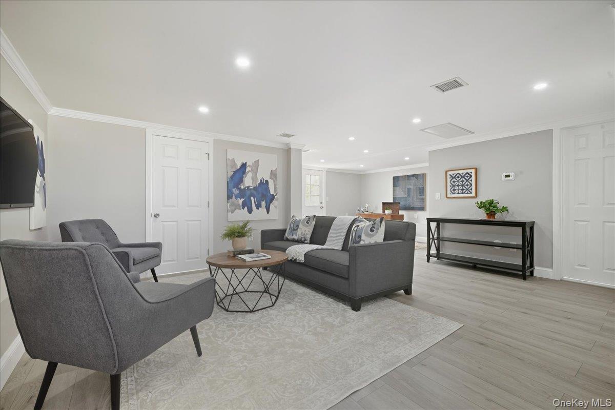 1050 Hastings Street Property Photo 15