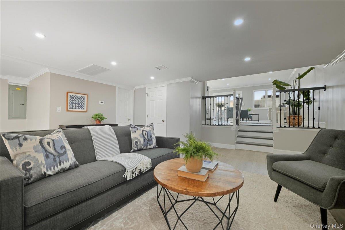 1050 Hastings Street Property Photo 16