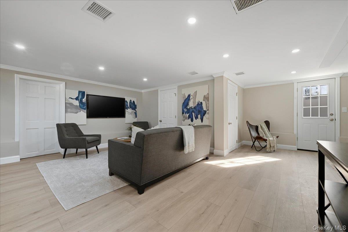 1050 Hastings Street Property Photo 17