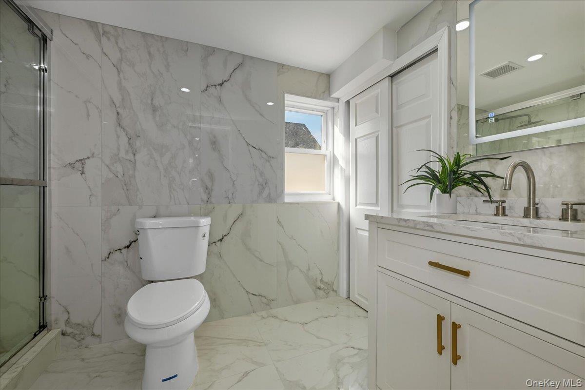 1050 Hastings Street Property Photo 22