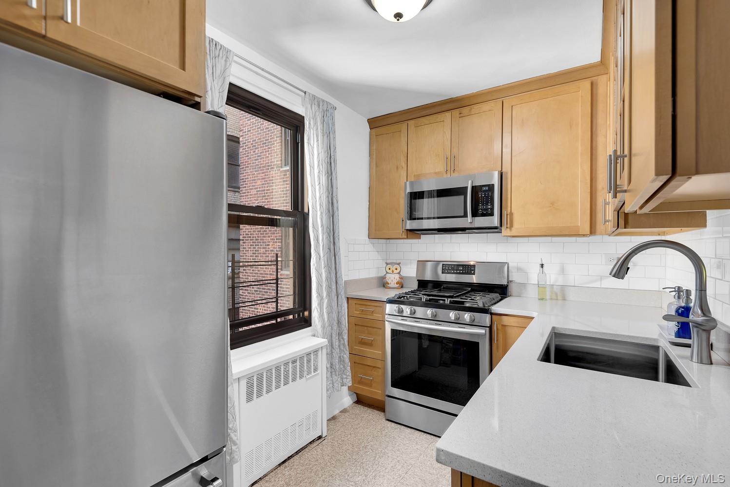 2835 Webb Avenue 5b Property Photo 5