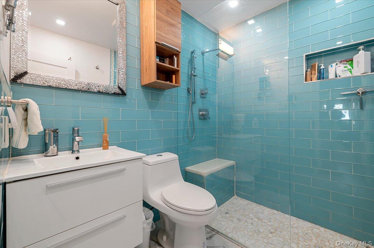 2933 Grand Avenue Property Photo 18
