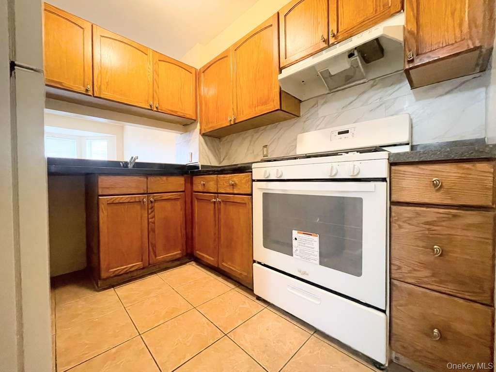 405 Essex Street 2 Property Photo 4