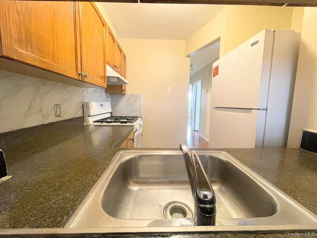 405 Essex Street 2 Property Photo 5