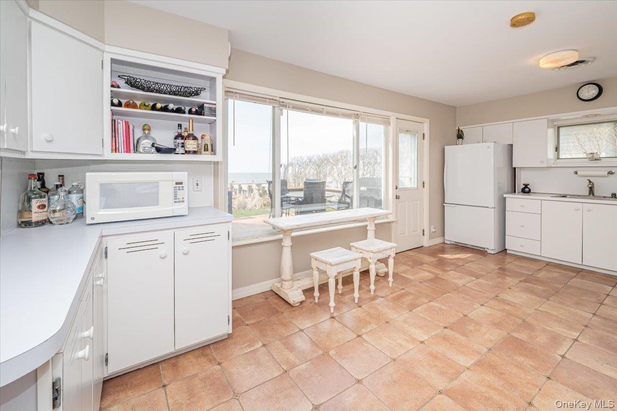 2 Shore Road Property Photo 14