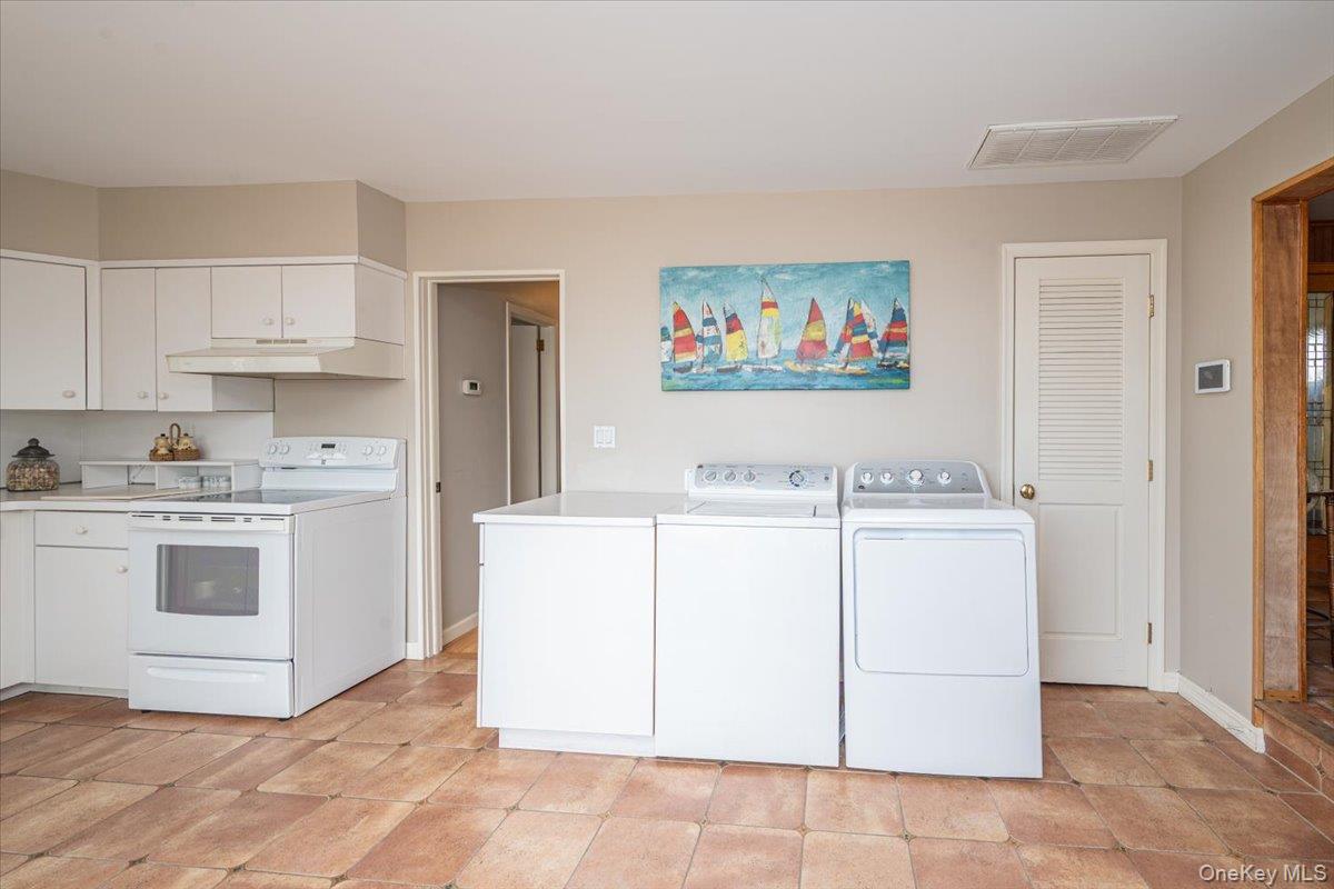 2 Shore Road Property Photo 15