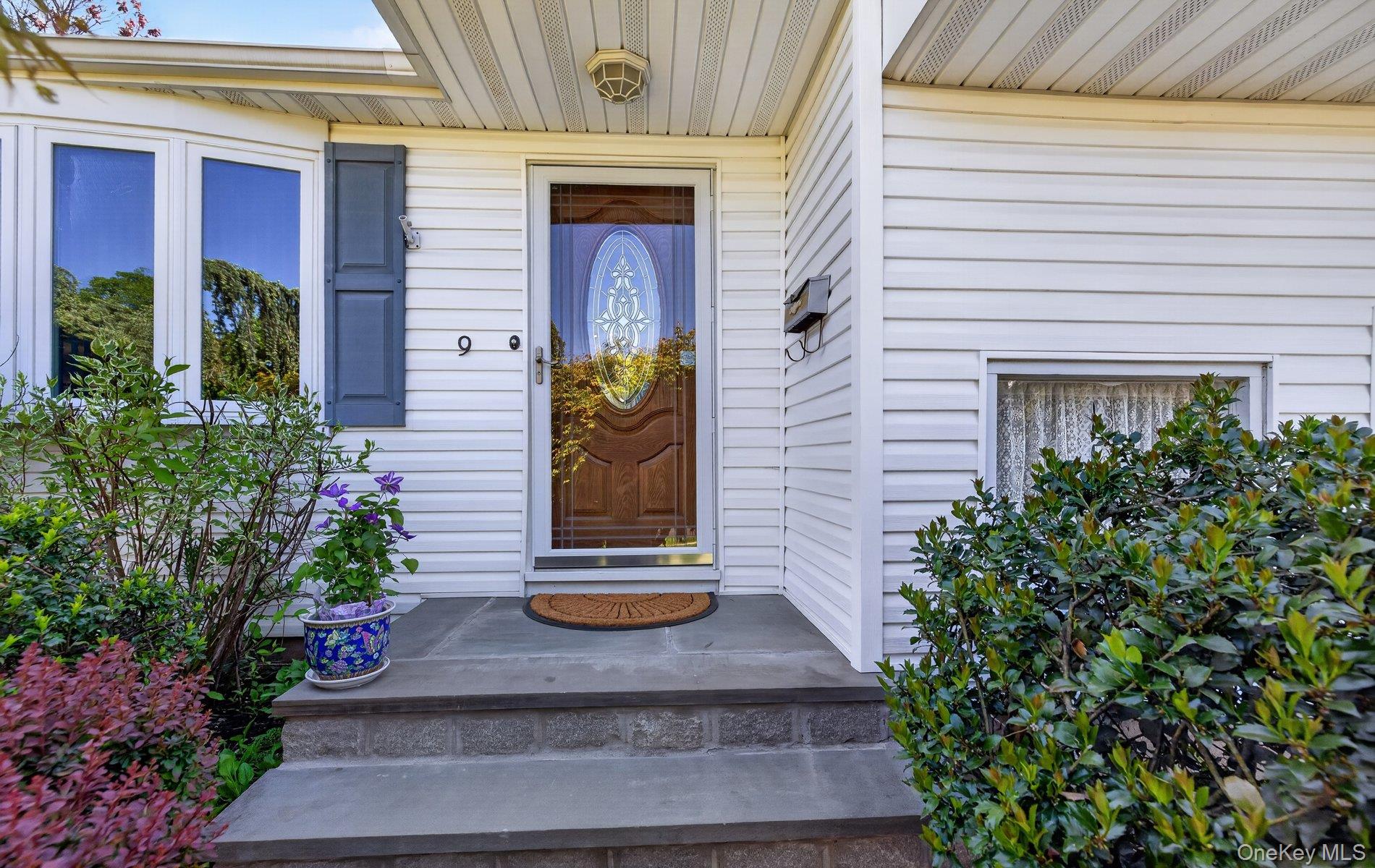 9 Marilyn Boulevard Property Photo 2