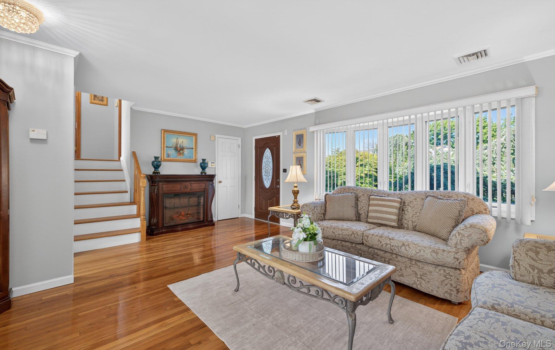 9 Marilyn Boulevard Property Photo 5