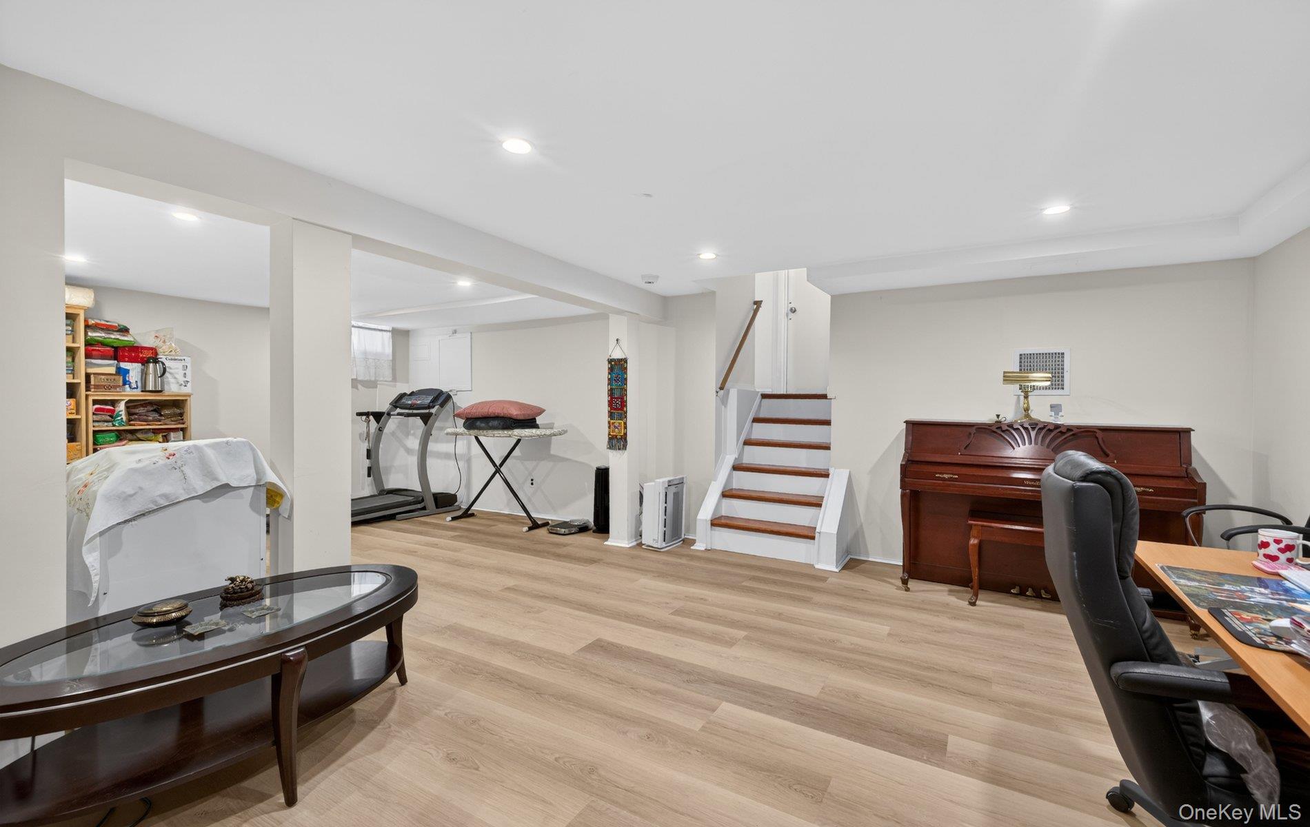 9 Marilyn Boulevard Property Photo 22