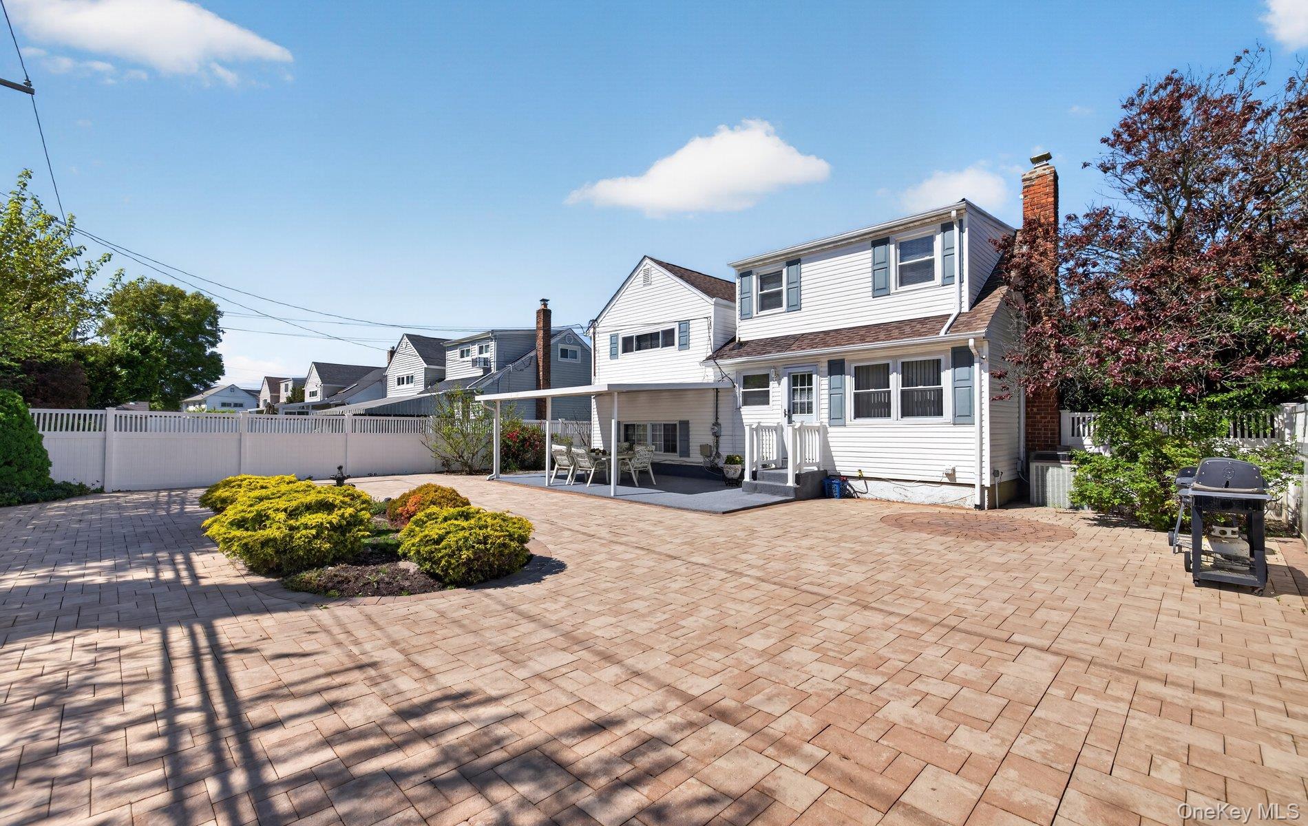 9 Marilyn Boulevard Property Photo 28