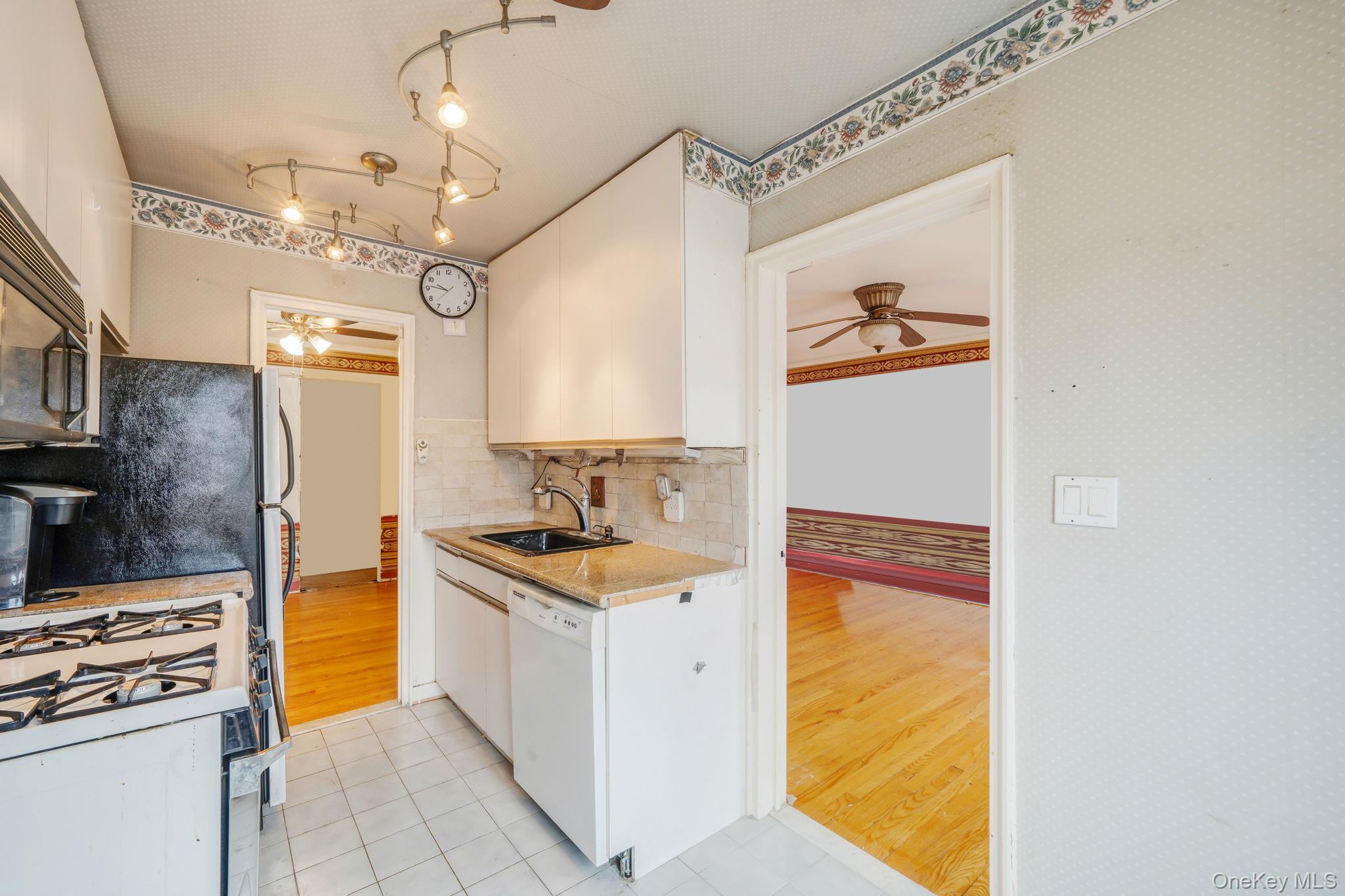 51 Lincoln Avenue D22 Property Photo 23