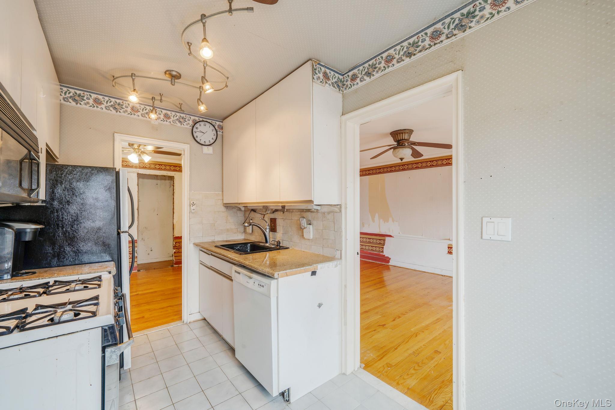 51 Lincoln Avenue D22 Property Photo 24