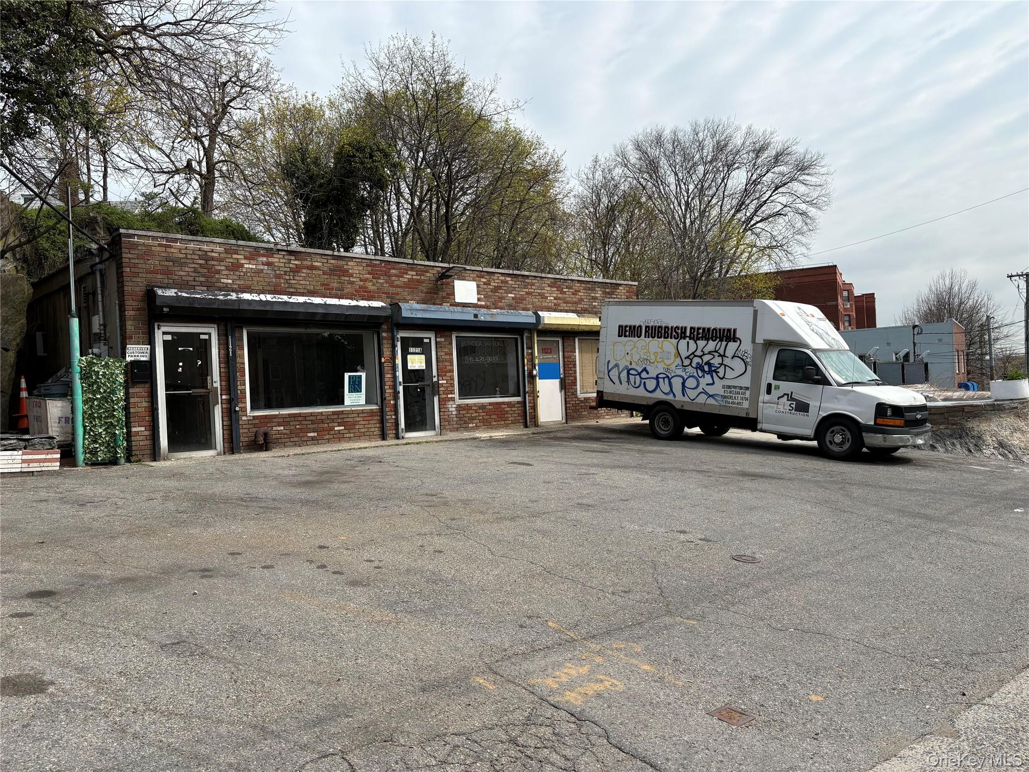 1121 Yonkers Ave Yonkers Avenue Property Photo 2