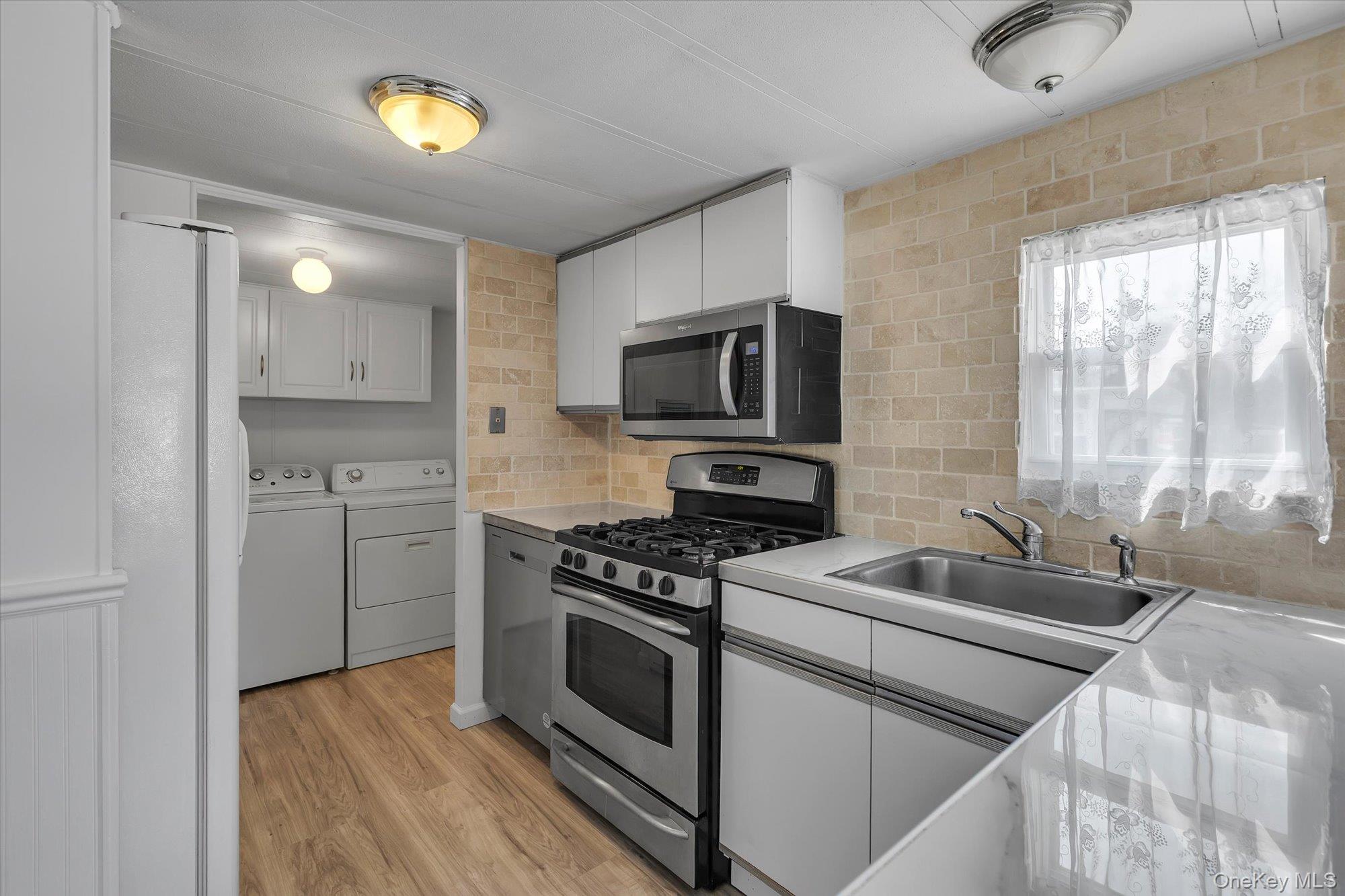 74 Maple St Property Photo 6