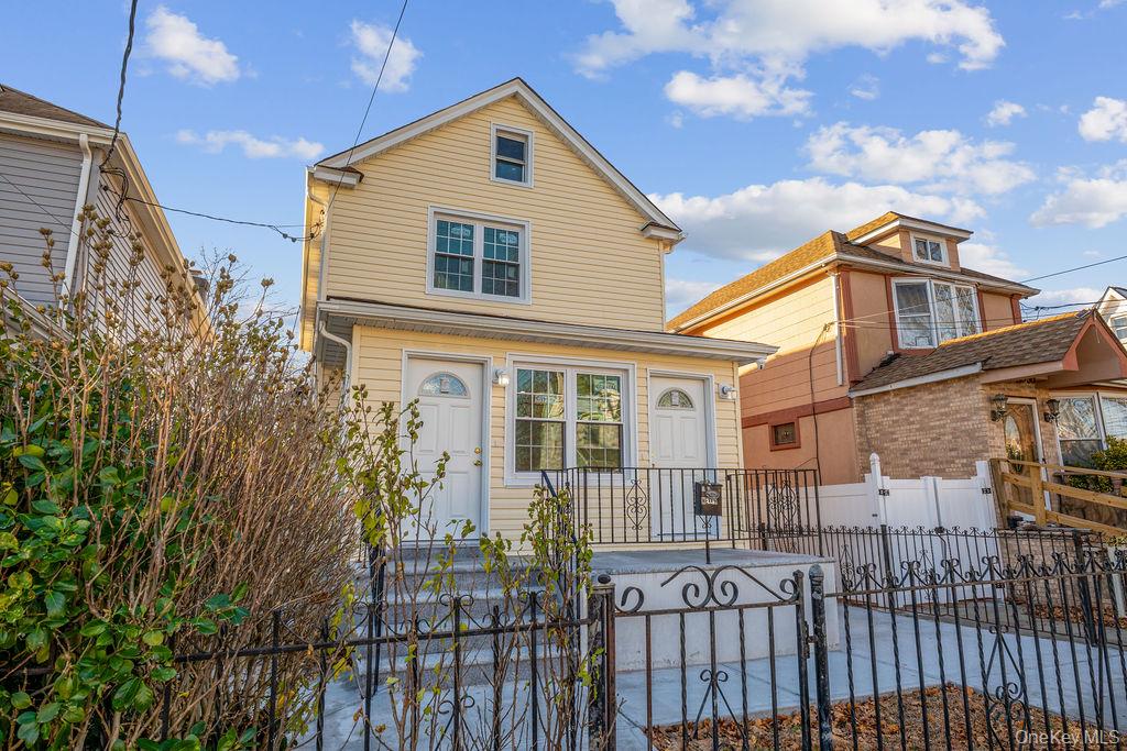 11034 214th Street Property Photo 2