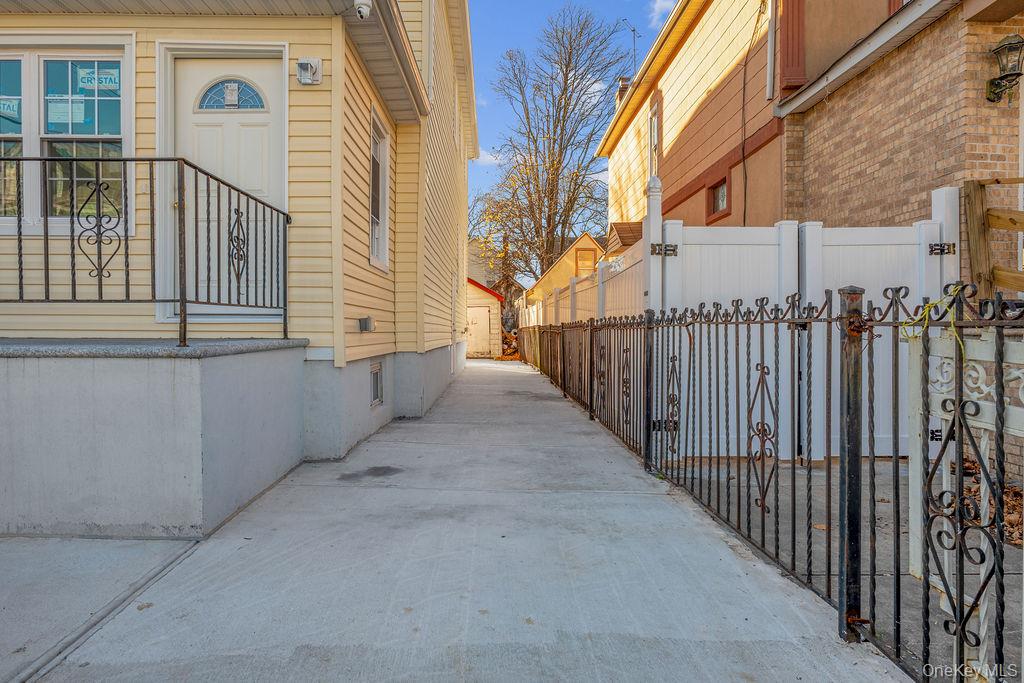 11034 214th Street Property Photo 23