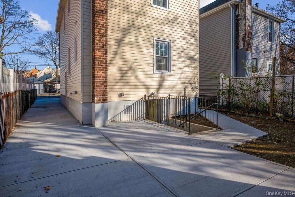 11034 214th Street Property Photo 24