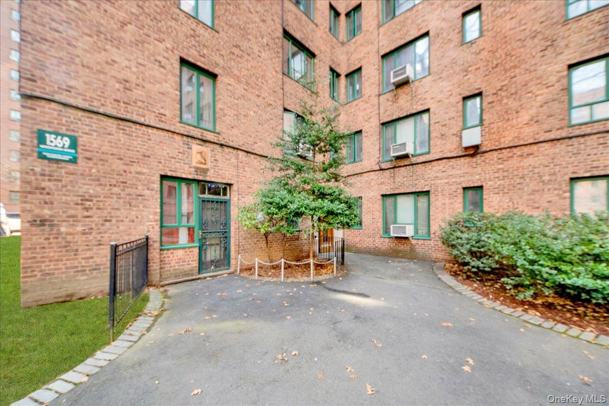 1569 Metropolitan Avenue 4g Property Photo 1