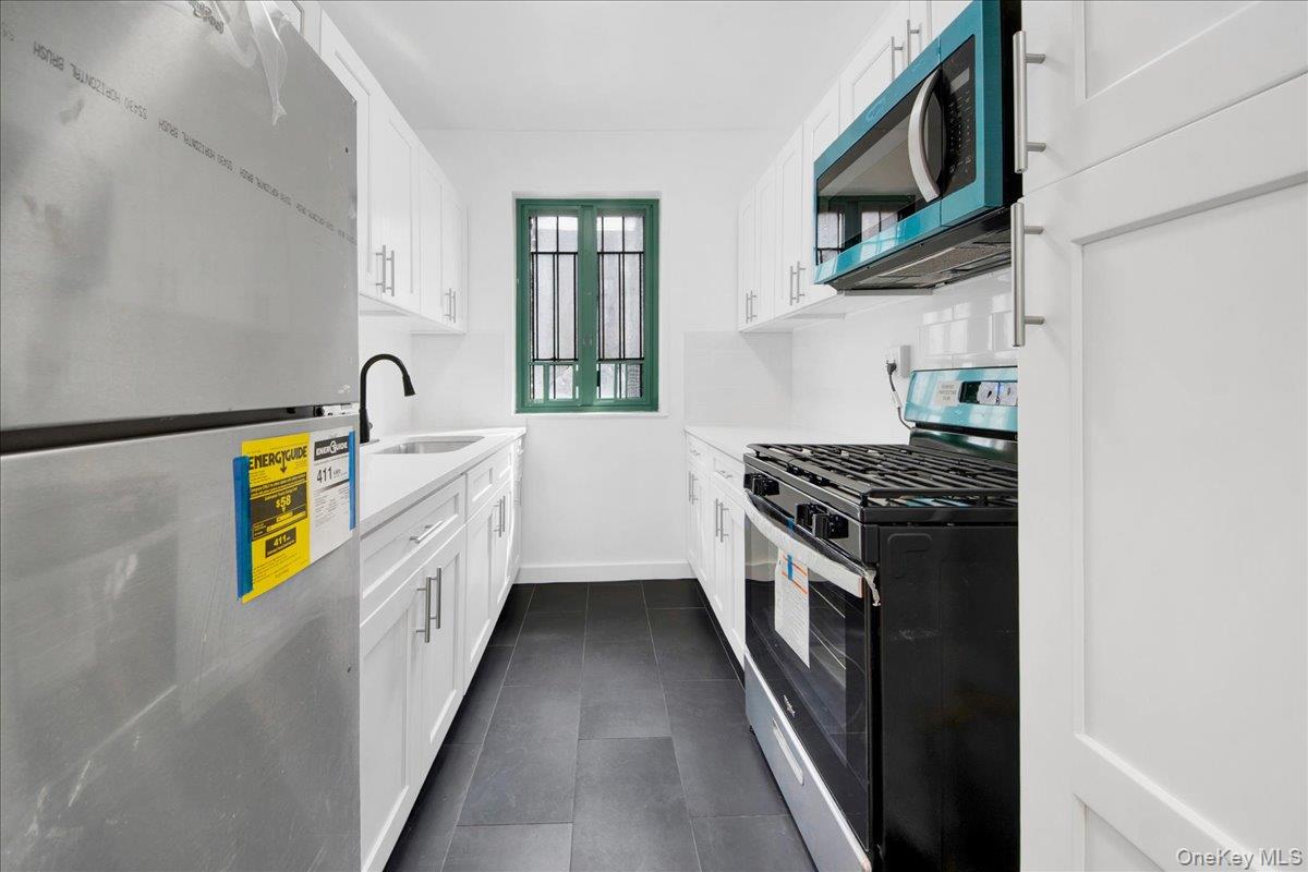 1569 Metropolitan Avenue 4g Property Photo 2