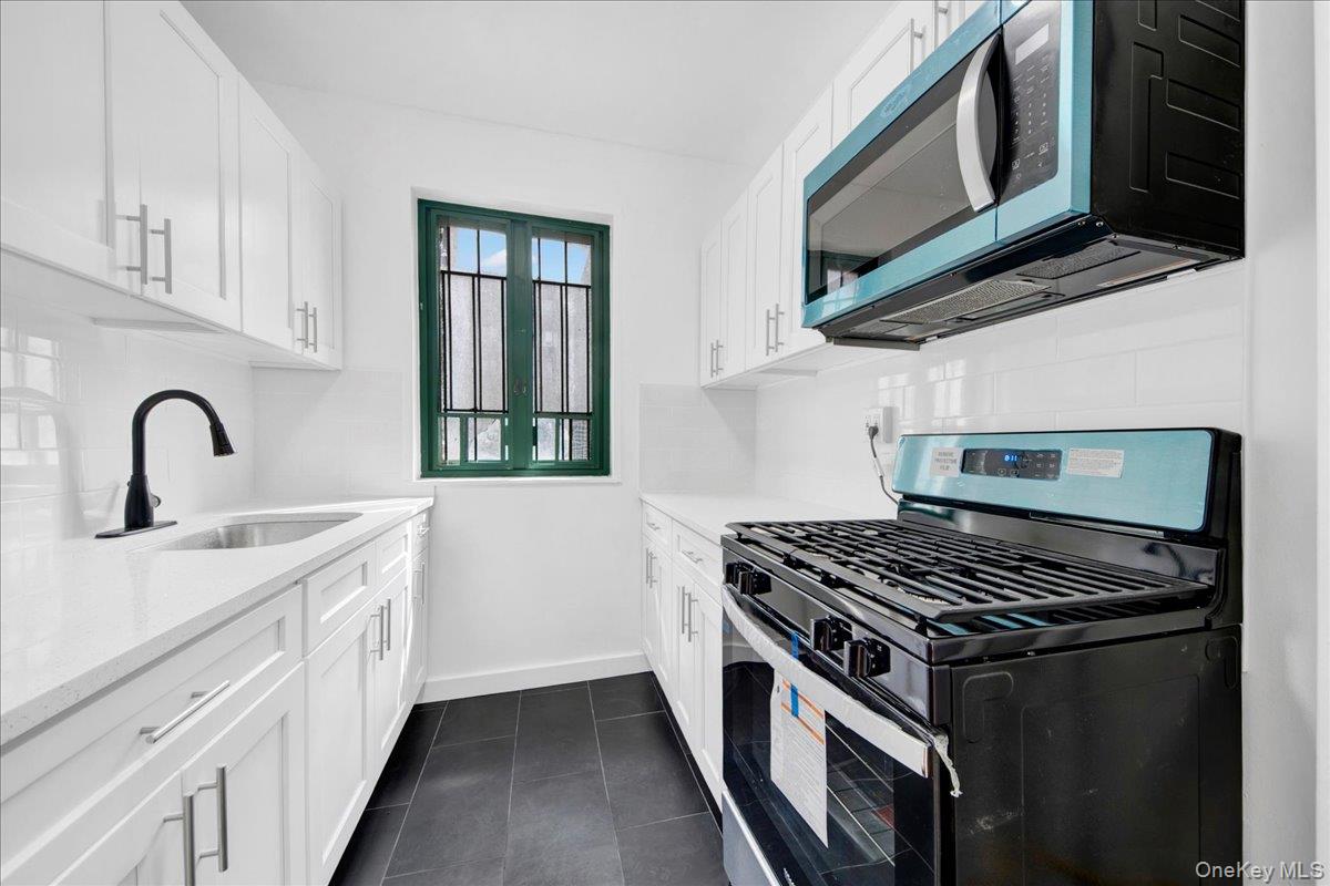 1569 Metropolitan Avenue 4g Property Photo 3