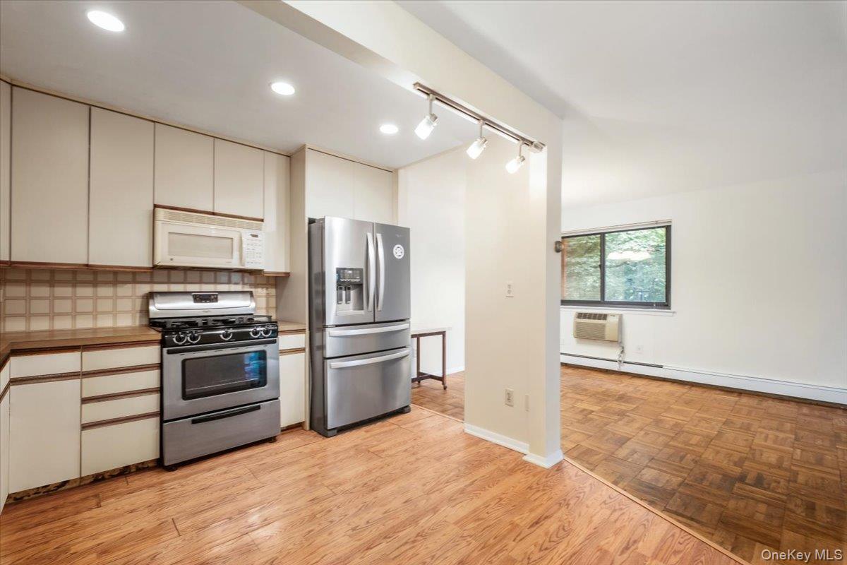 356 Central Park Avenue E10 Property Photo 9