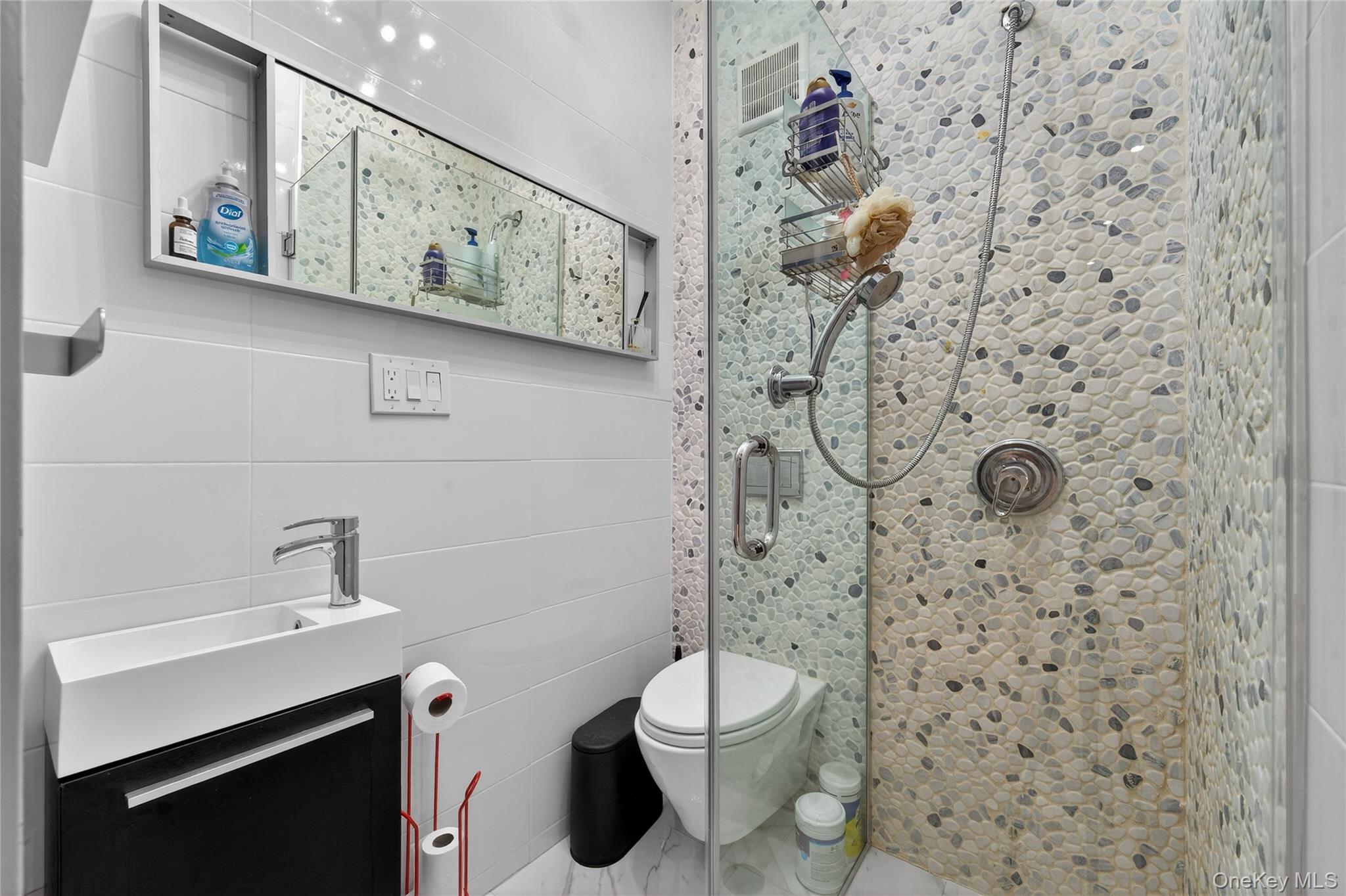 2033 Hering Avenue Property Photo 30
