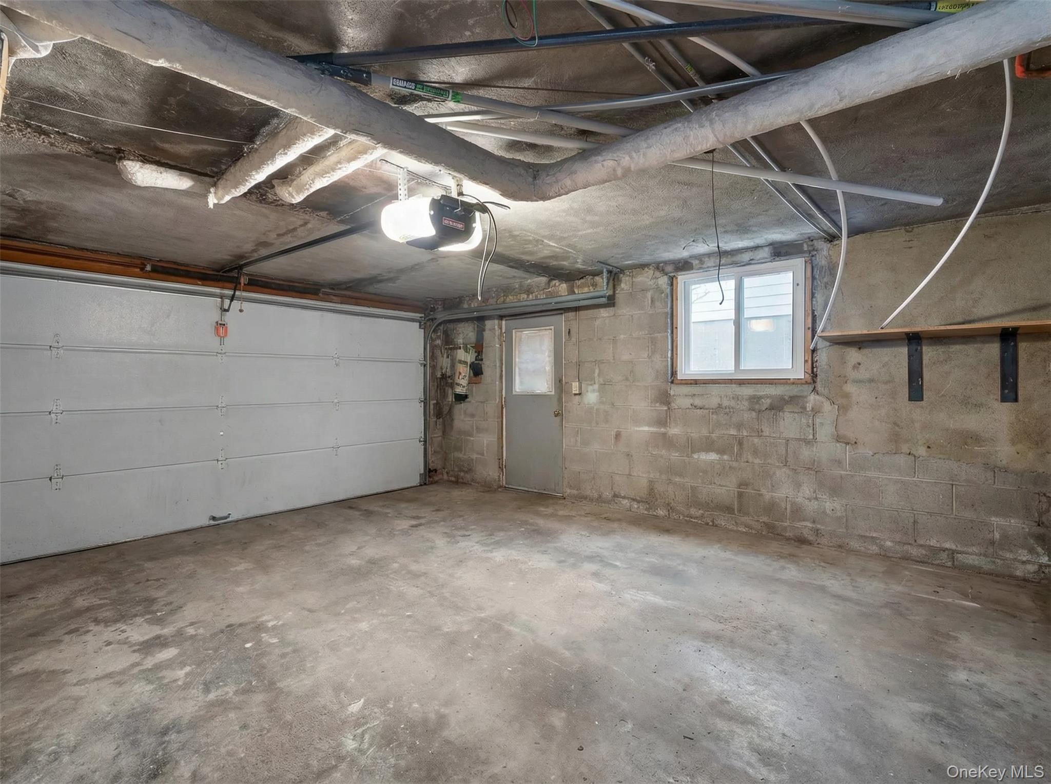 2033 Hering Avenue Property Photo 36