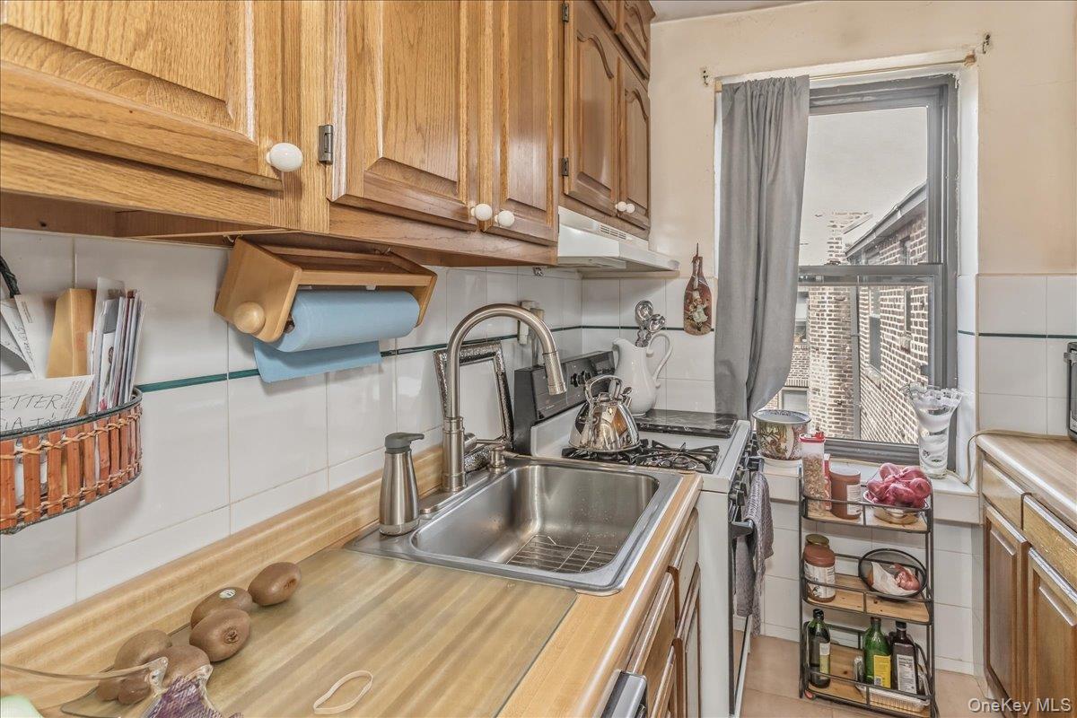 21-36 77th Street Property Photo 9