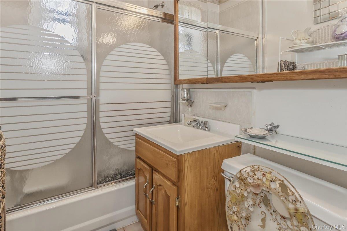 21-36 77th Street Property Photo 15