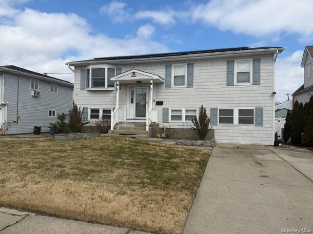 16 W Marine Avenue Property Photo 1