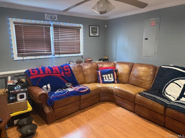 16 W Marine Avenue Property Photo 3