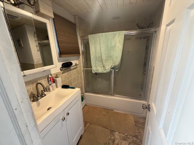 16 W Marine Avenue Property Photo 4
